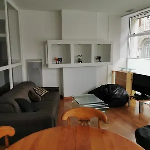 https://aux-pieds-du-chateau.hotels-rhonealpes.com